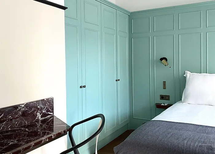 New Lafayette Paris