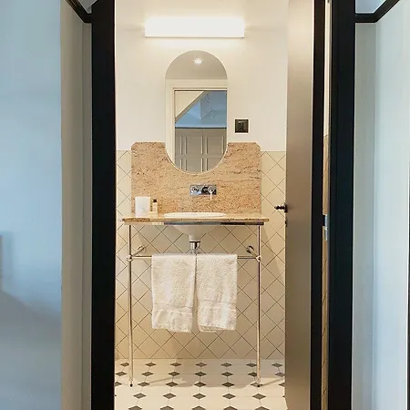 New Lafayette Hotel 4*