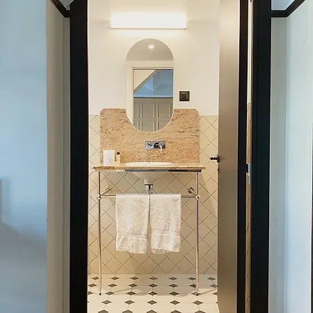 New Lafayette Hotel 4*